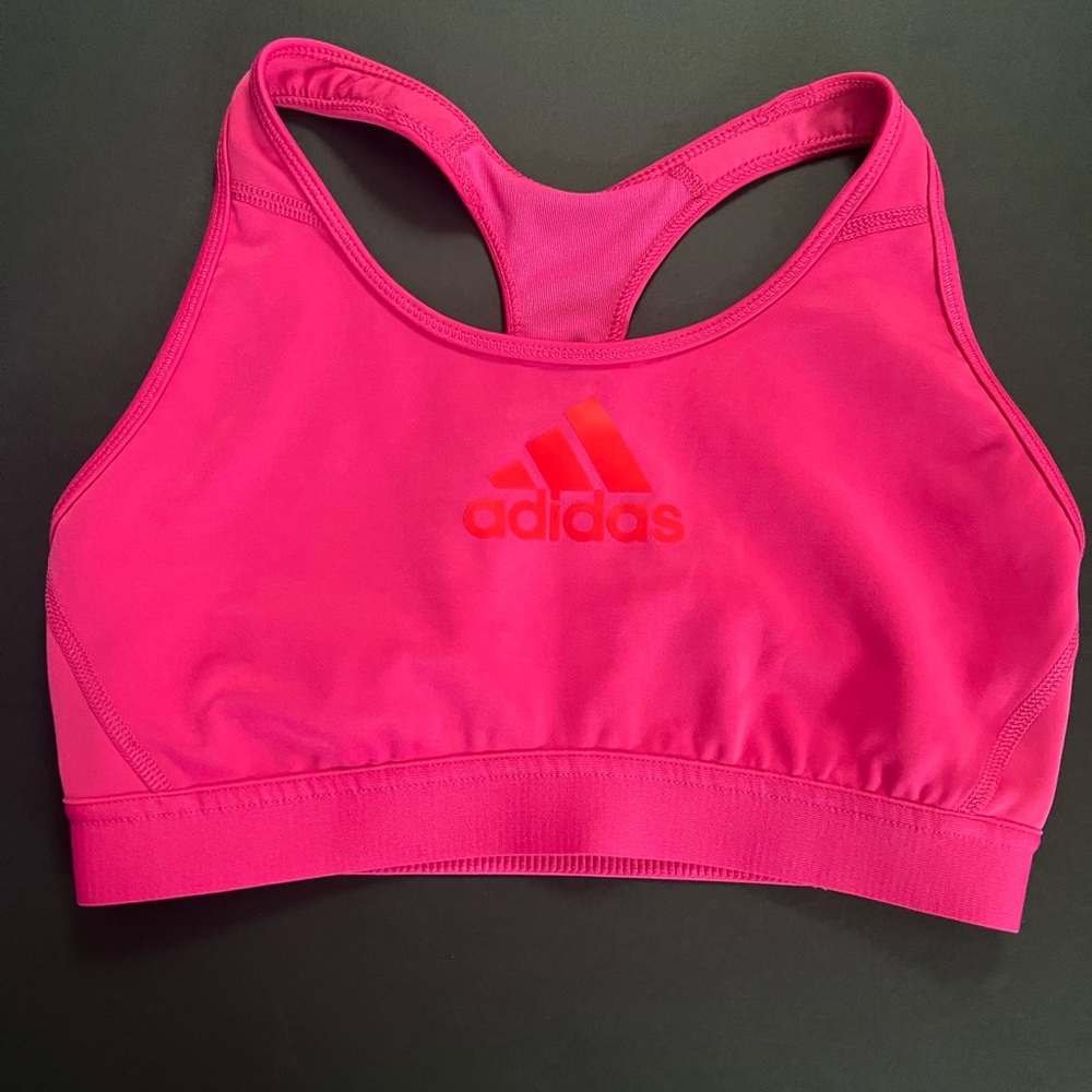 Woman’s seamless medium impact sports bra